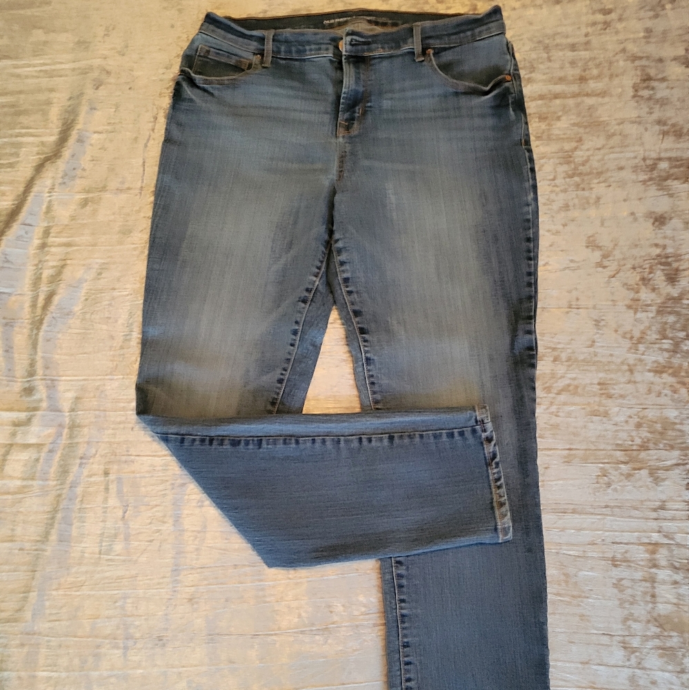 Old Navy Mid-rise Curvy Jeans